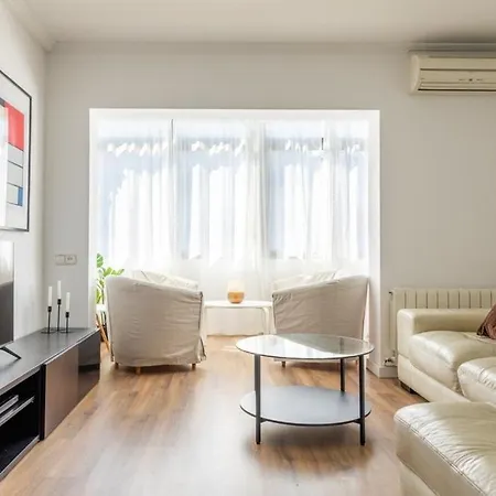 Sagrada Familia Views, Big And Bright Apartment